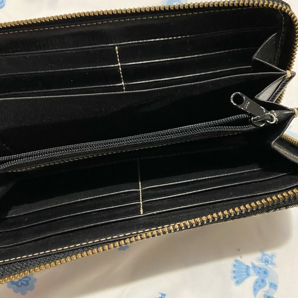 COPY - Vintage Dooney & Bourke Wallet - Picture 6 of 8